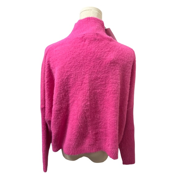 NWT For the Republic crop, soft fuzzy pink sweater - size M - Picture 3 of 4